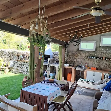 Holiday home La Antigua Escuela Bajo La Tesla Incinillas