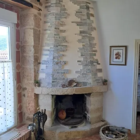 La Antigua Escuela Bajo La Tesla Incinillas