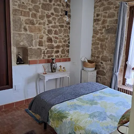 La Antigua Escuela Bajo La Tesla Holiday home Incinillas