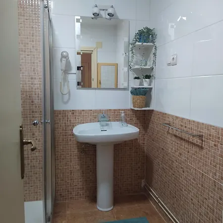 Holiday home La Antigua Escuela Bajo La Tesla *