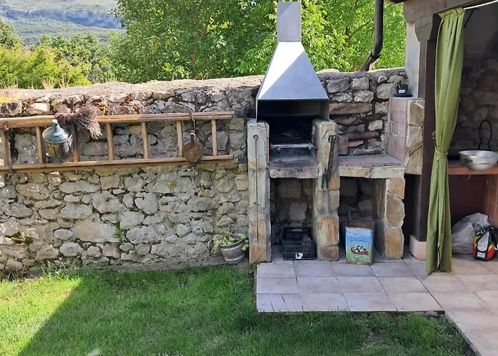 La Antigua Escuela Bajo La Tesla בית נופש Incinillas