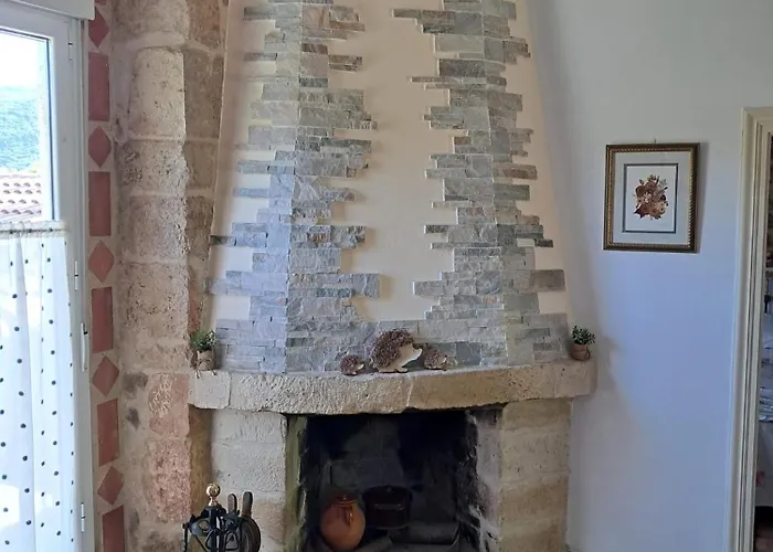 La Antigua Escuela Bajo La Tesla Incinillas