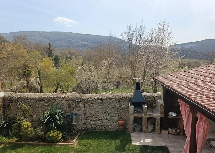 Casa vacanze La Antigua Escuela Bajo La Tesla Incinillas